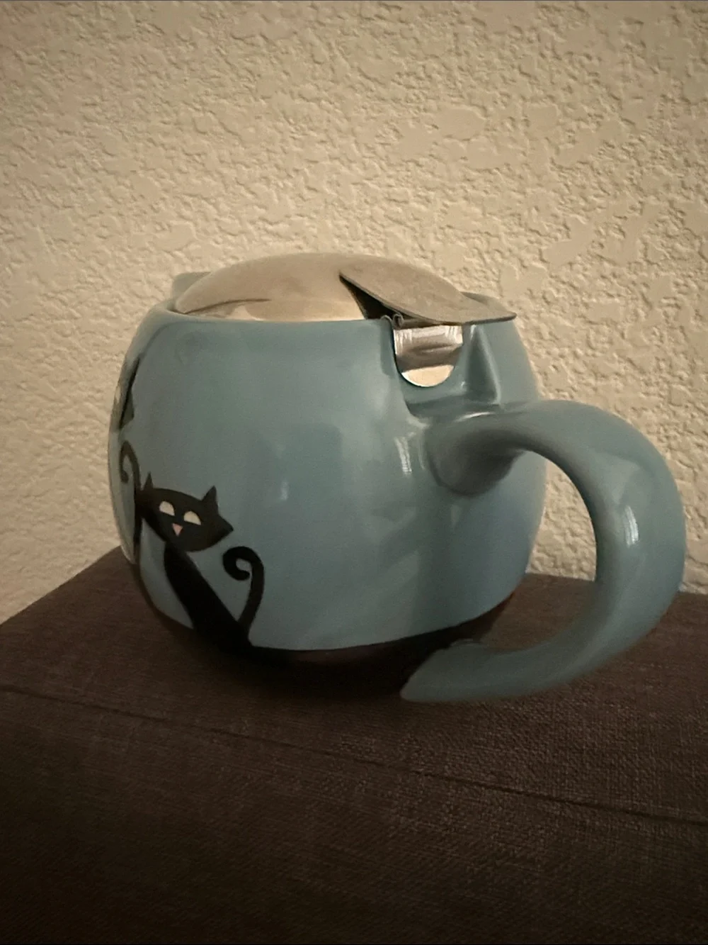 Hues N Brews “Cattitude” Retro-Inspired 20-oz Teapot, Siamese Cat Motif, Blue